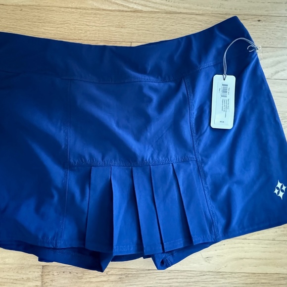 Adorable and Comfortable NWT Jofit Dash Short-Short - Picture 1 of 3